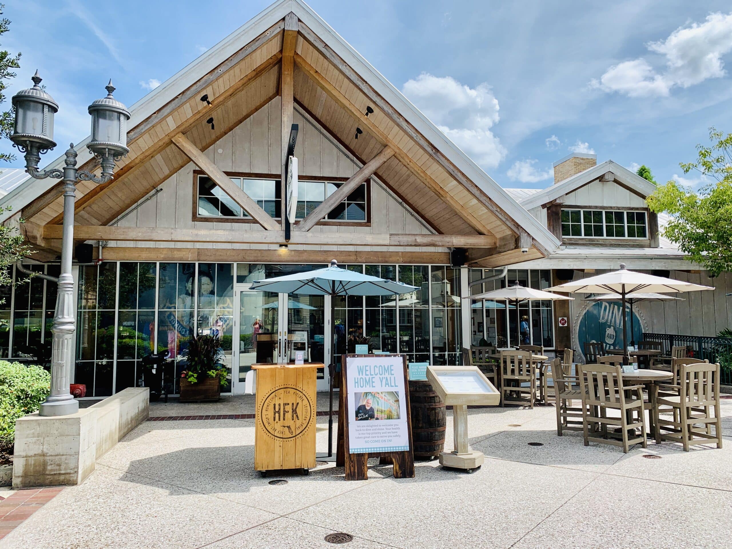 Front of restaurant building.