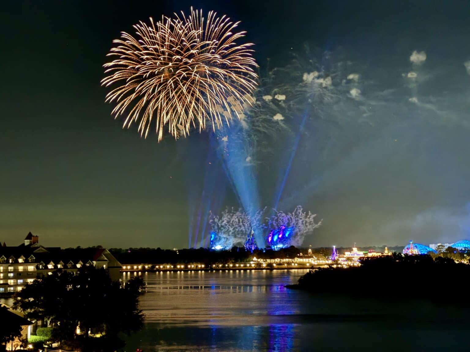 Best Places to Watch Fireworks at Disney World (The Spots Locals ...