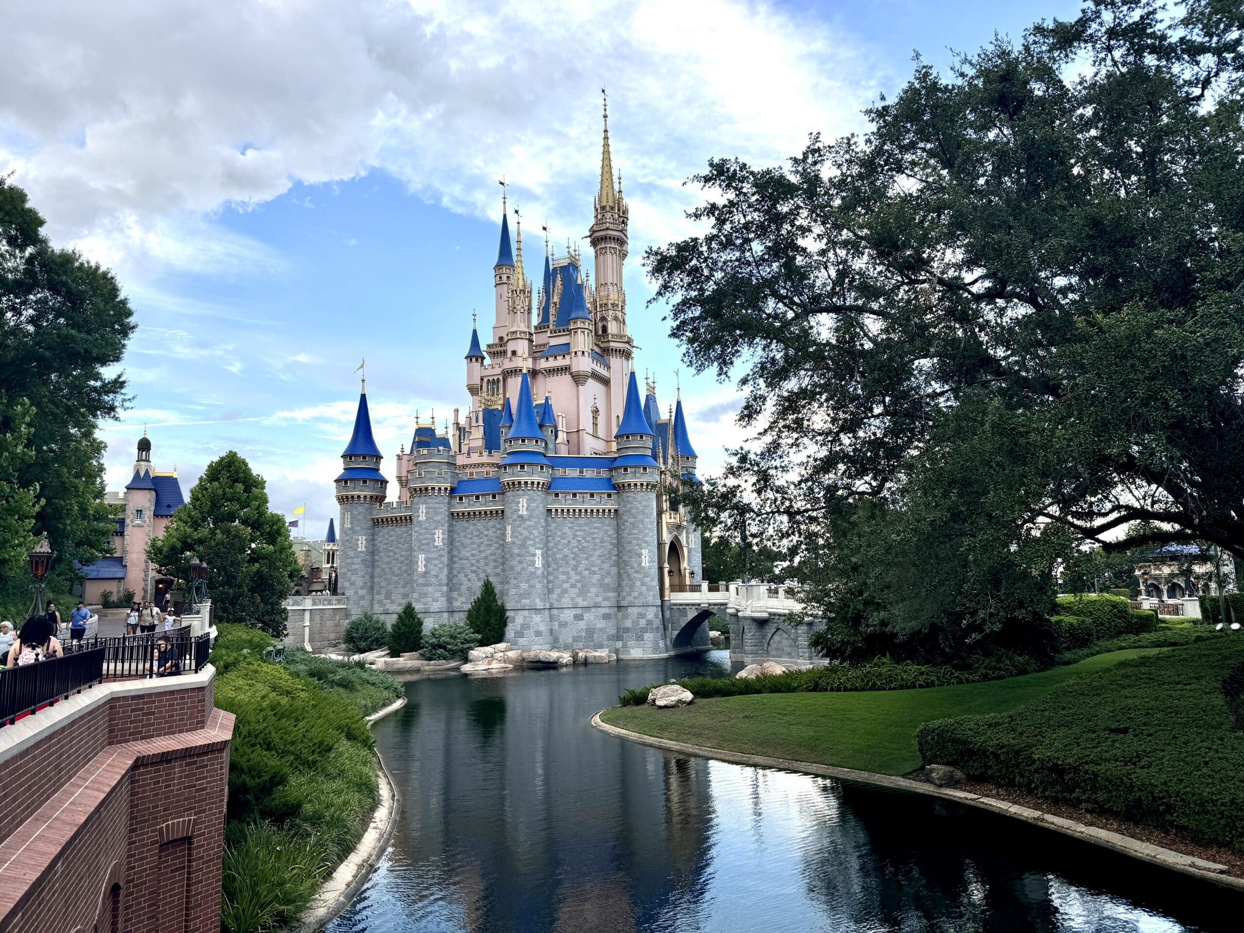 fantasyland disney world castle