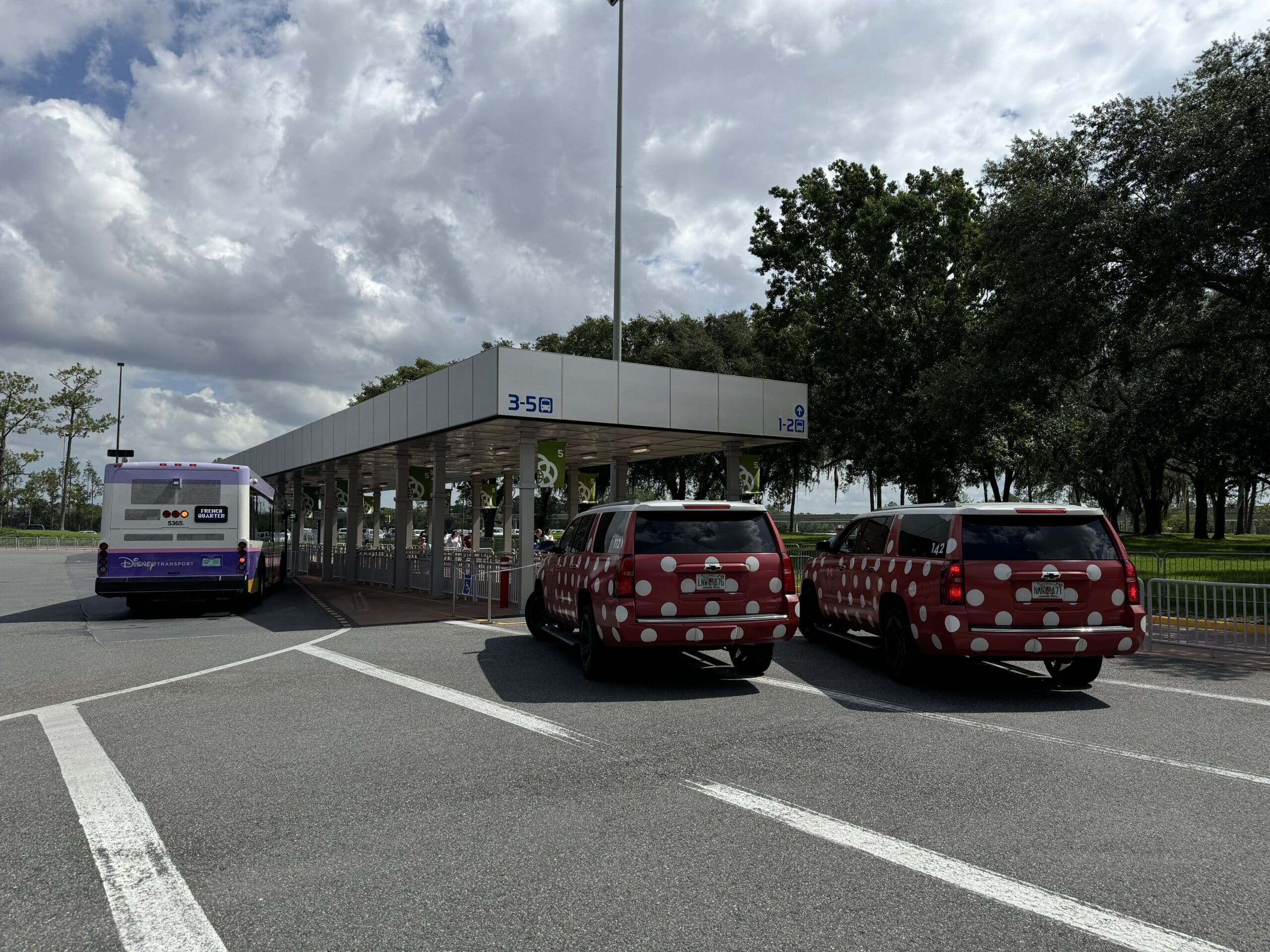 Disney Minnie Van vs Uber