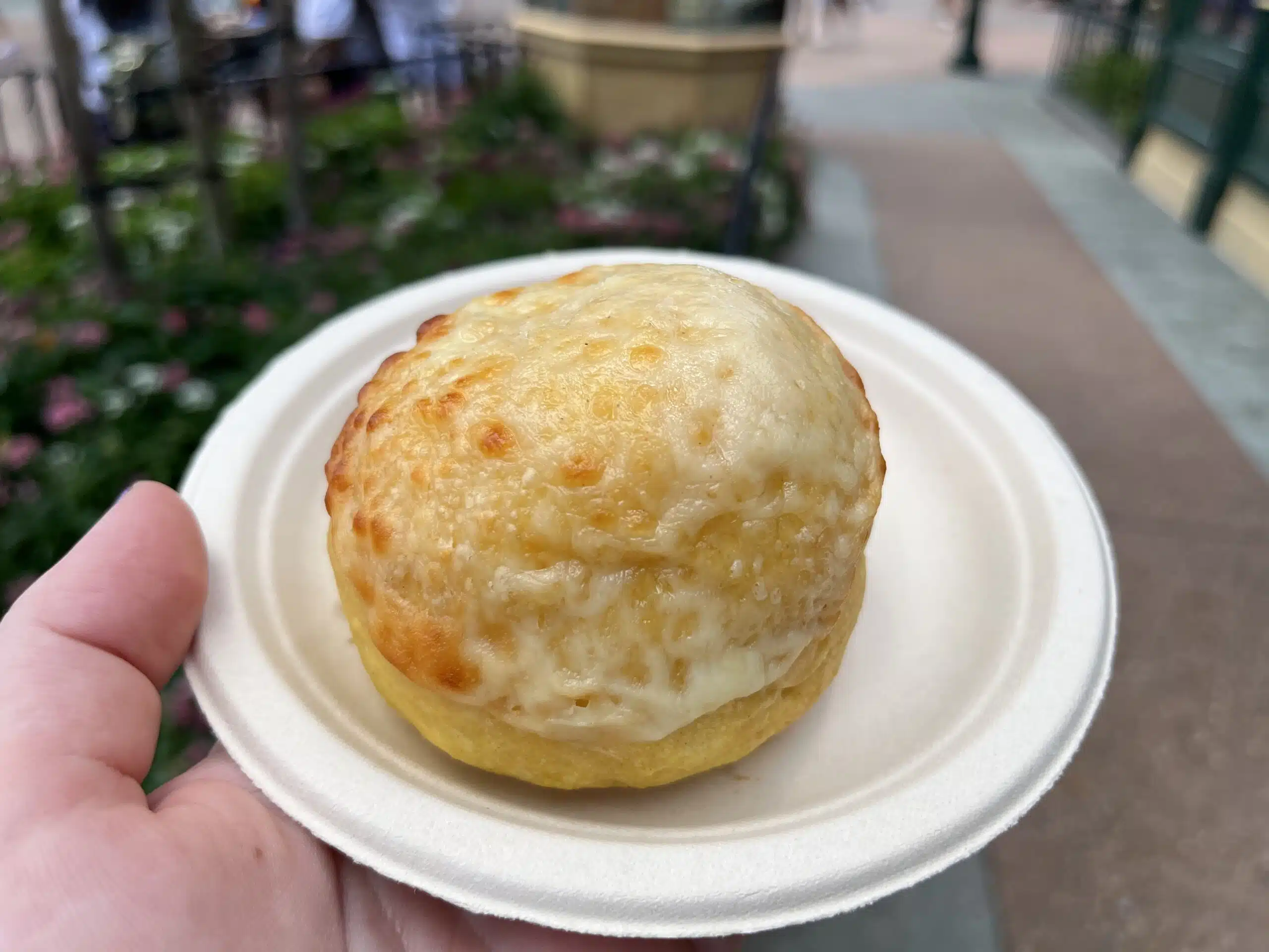 Brioche aux Epices Avec Une Garniture Mornay de Trois Fromages